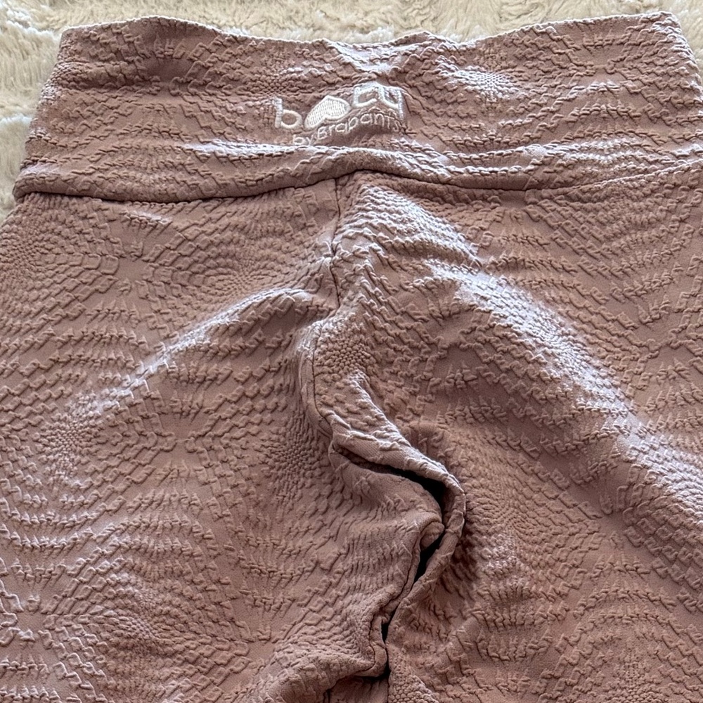 Brabants booty Textured High-Waist Leggings in Dusty Mauve